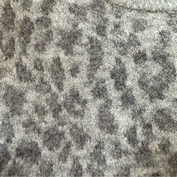 Gap Women's Forever Cozy Tunic Sweater Grey Animal Leopard Print Size S - Picture 4 of 6